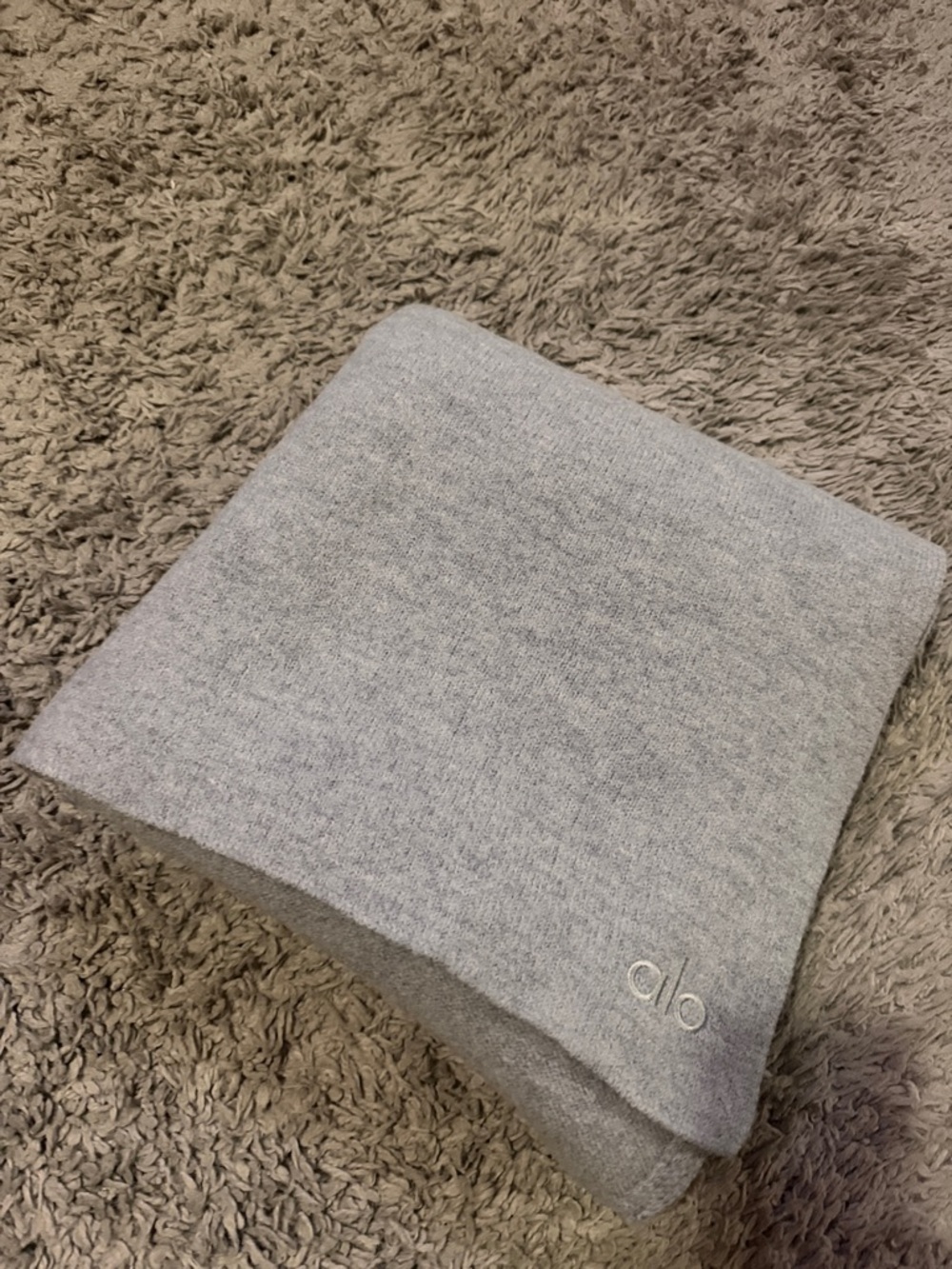 Alo yoga Merino Wool Oversized Scarf - Hazy Heather Grey - Picture 5 of 6